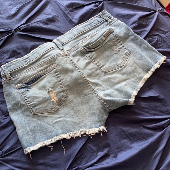 Shorts - Picture 2 of 3